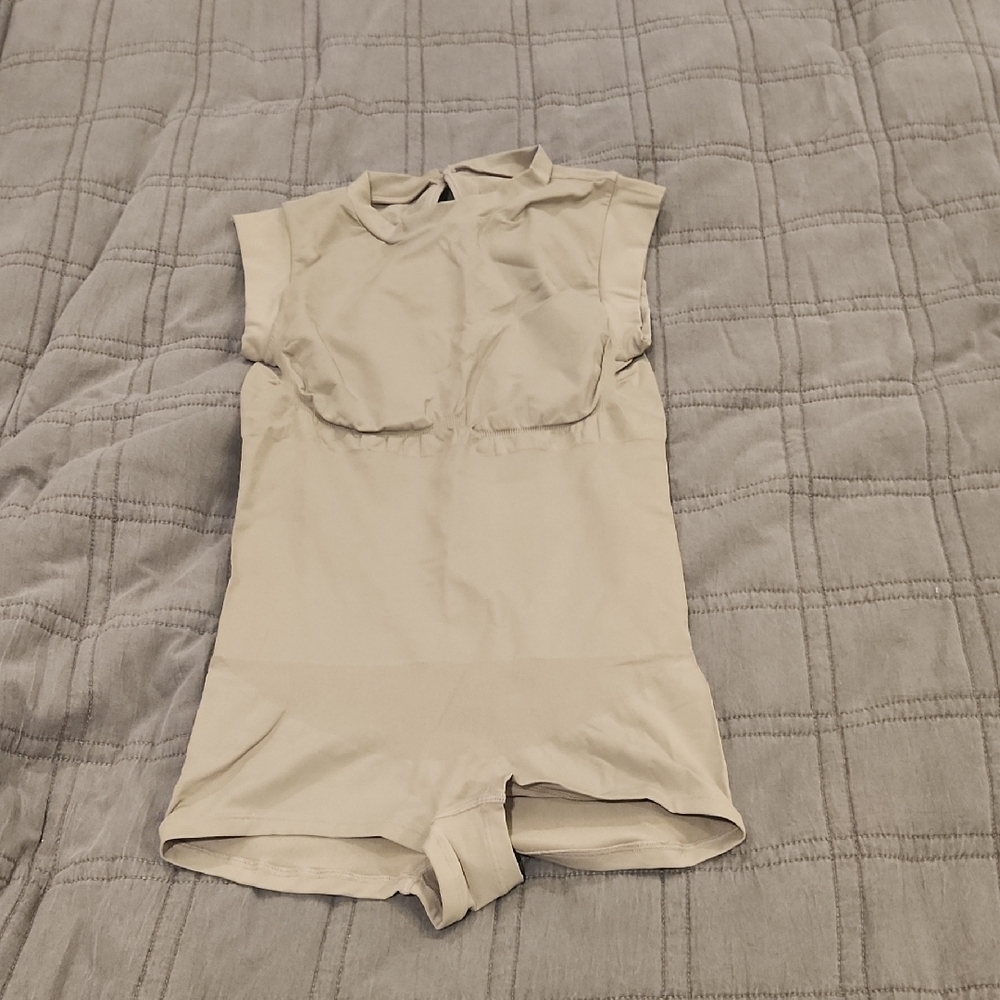 Chic Heyshape Gray Sleeveless Bodysuit Size M/L, Never Worn!